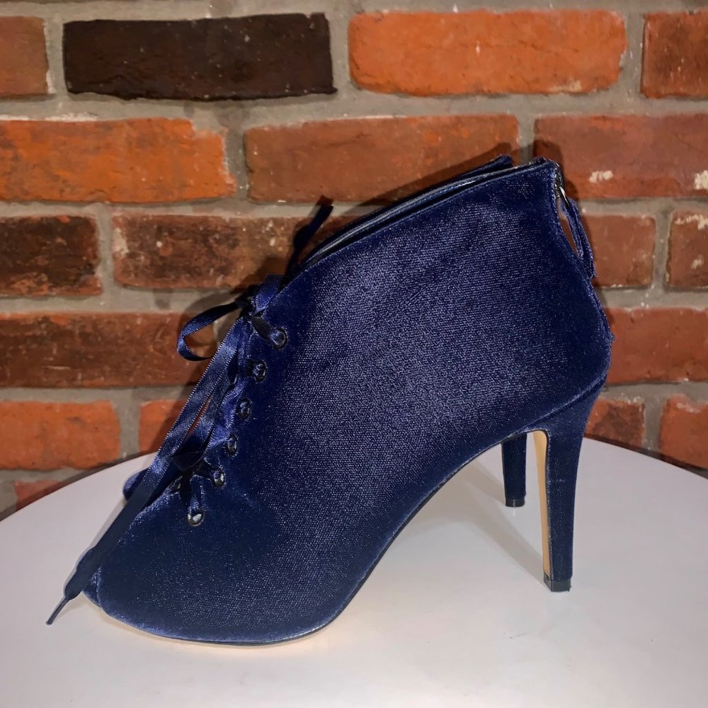 White House Black Market Dasher Blue Velvet Peep Toe Booties Size 7.5